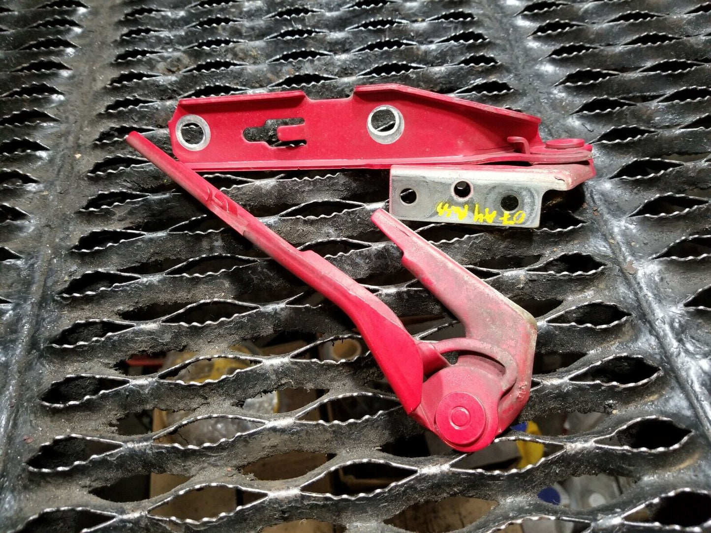 06 07 08 Audi A4 Hood Hinge Left & Right Pair OEM 85k Miles