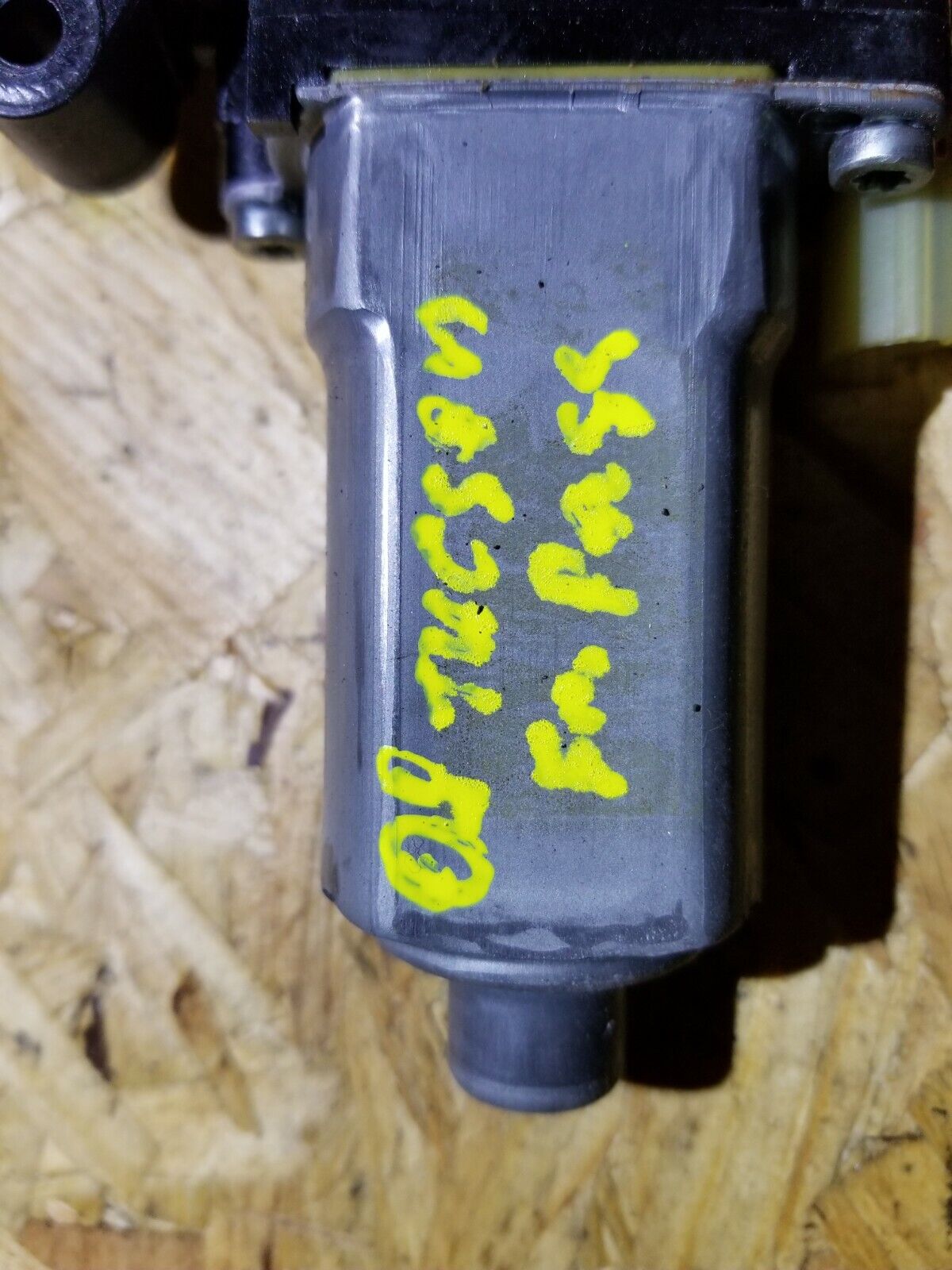 07 08 09 Hyundai Tucson Front Right Passenger Door Window Motor OEM 89k