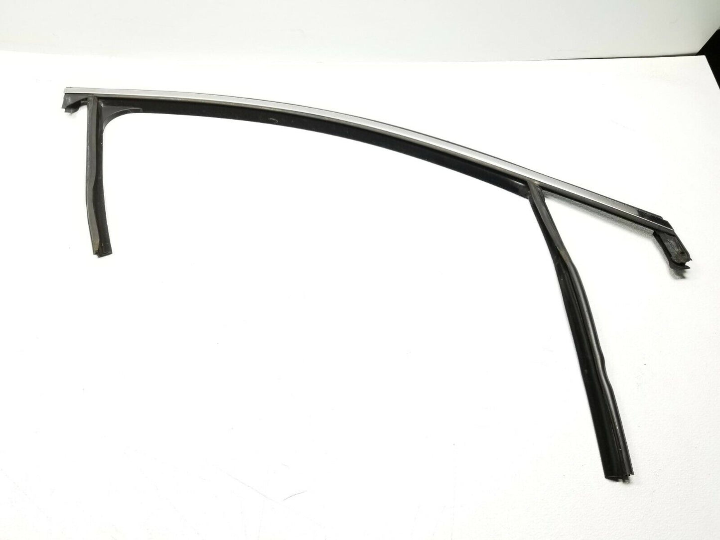14 15 16 Buick Lacrosse Front Right Passenger Side Door Weather Strip OEM 60k