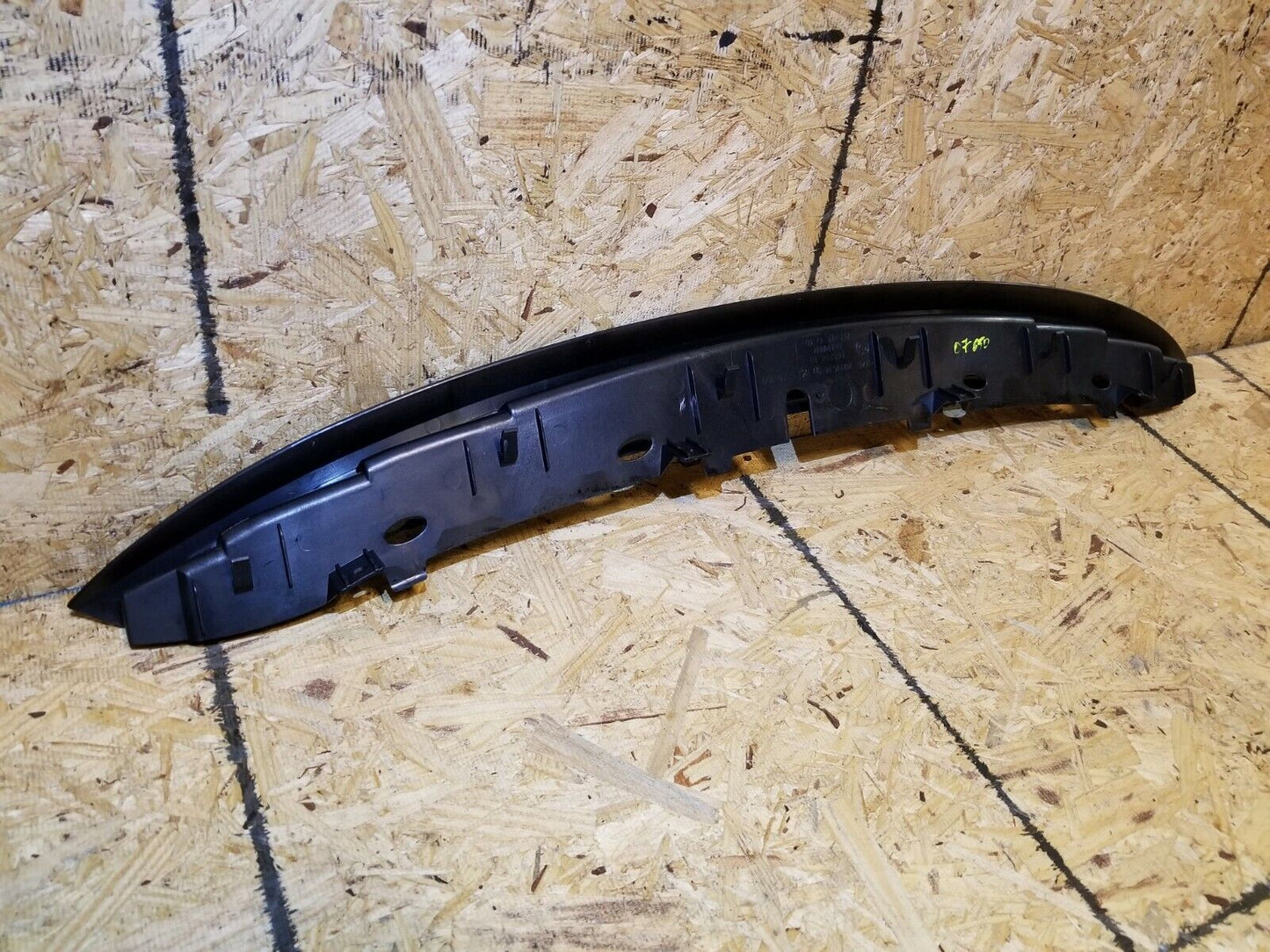 06 07 08 09 10 BMW 650i E63 Rear Back Glass Windshield Trim Vent OEM