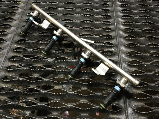 15 16 17 Chrysler 200 Fuel Rail W/ Injector OEM