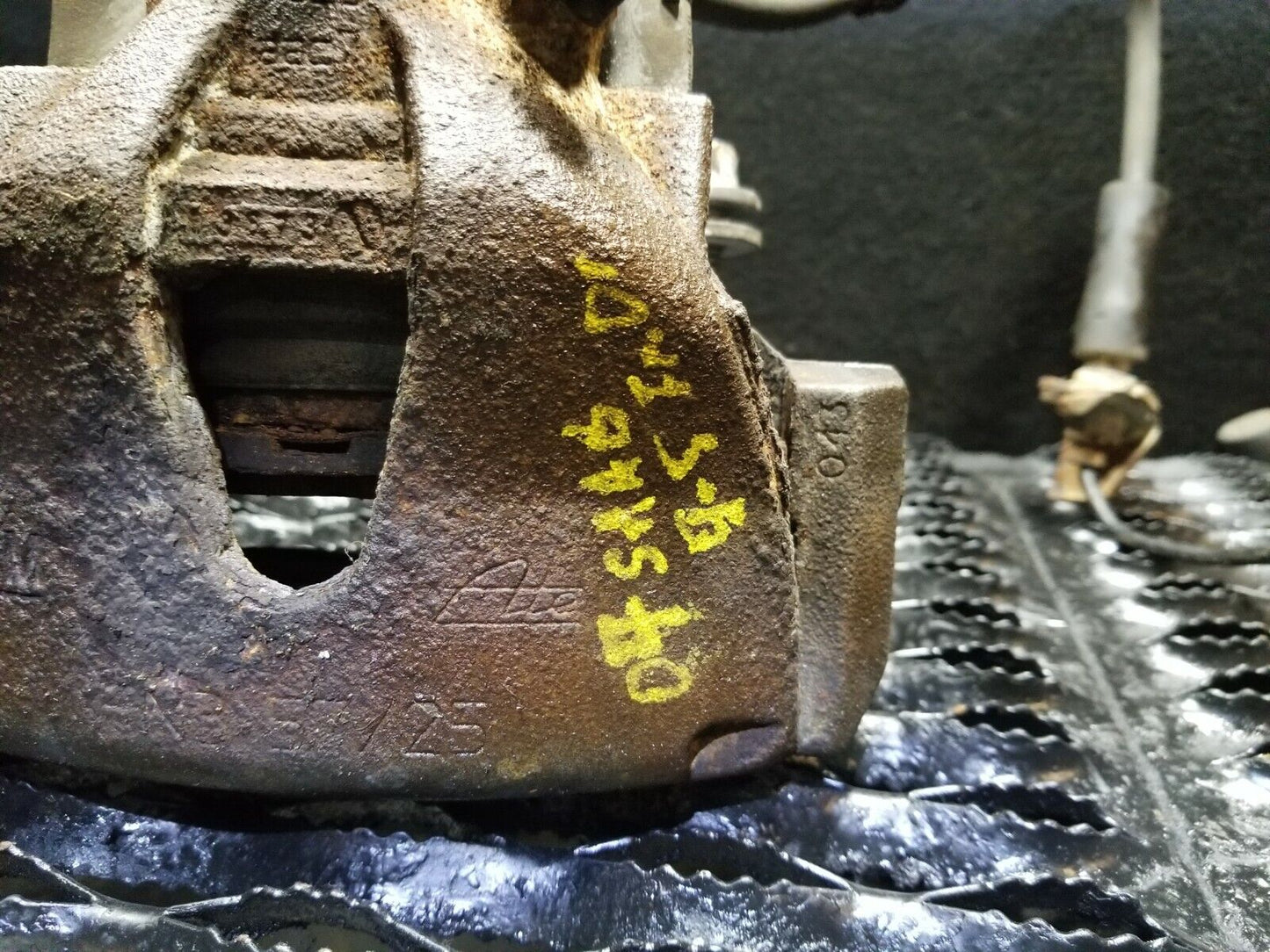 06 07 08 09 Saab 9-5 Aero 2.3t Front Left Driver Side Brake Caliper OEM