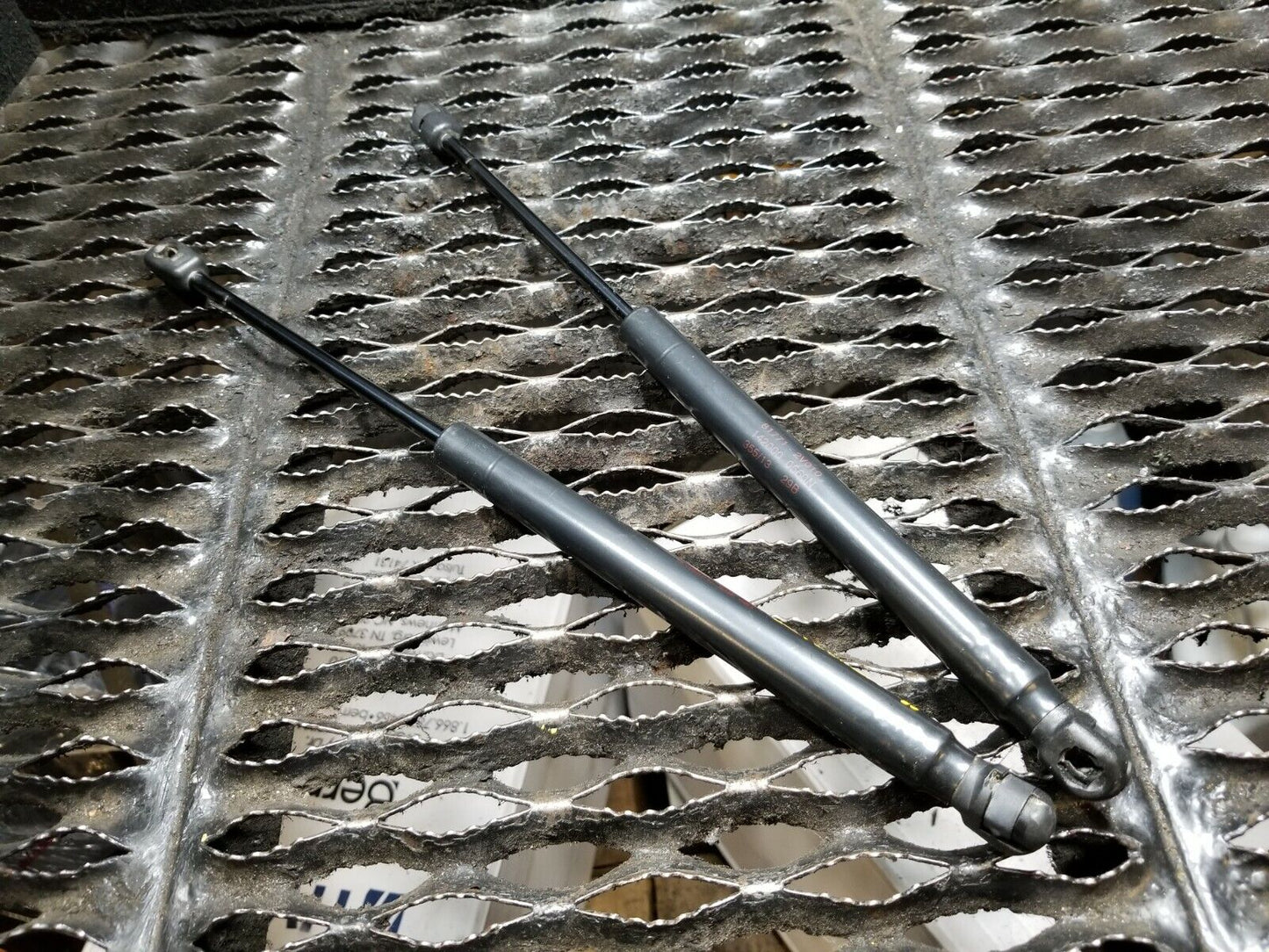 12 13 14 15 16 Hyundai Veloster Trunk Tailgate Lift Support 2pcs OEM