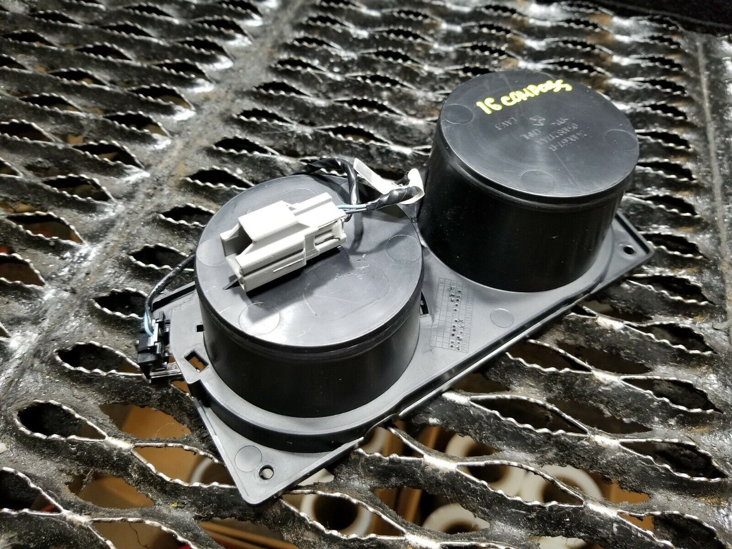 13 14 15 16 Jeep Compass Front Center Console Cup Holder Dual OEM 30k