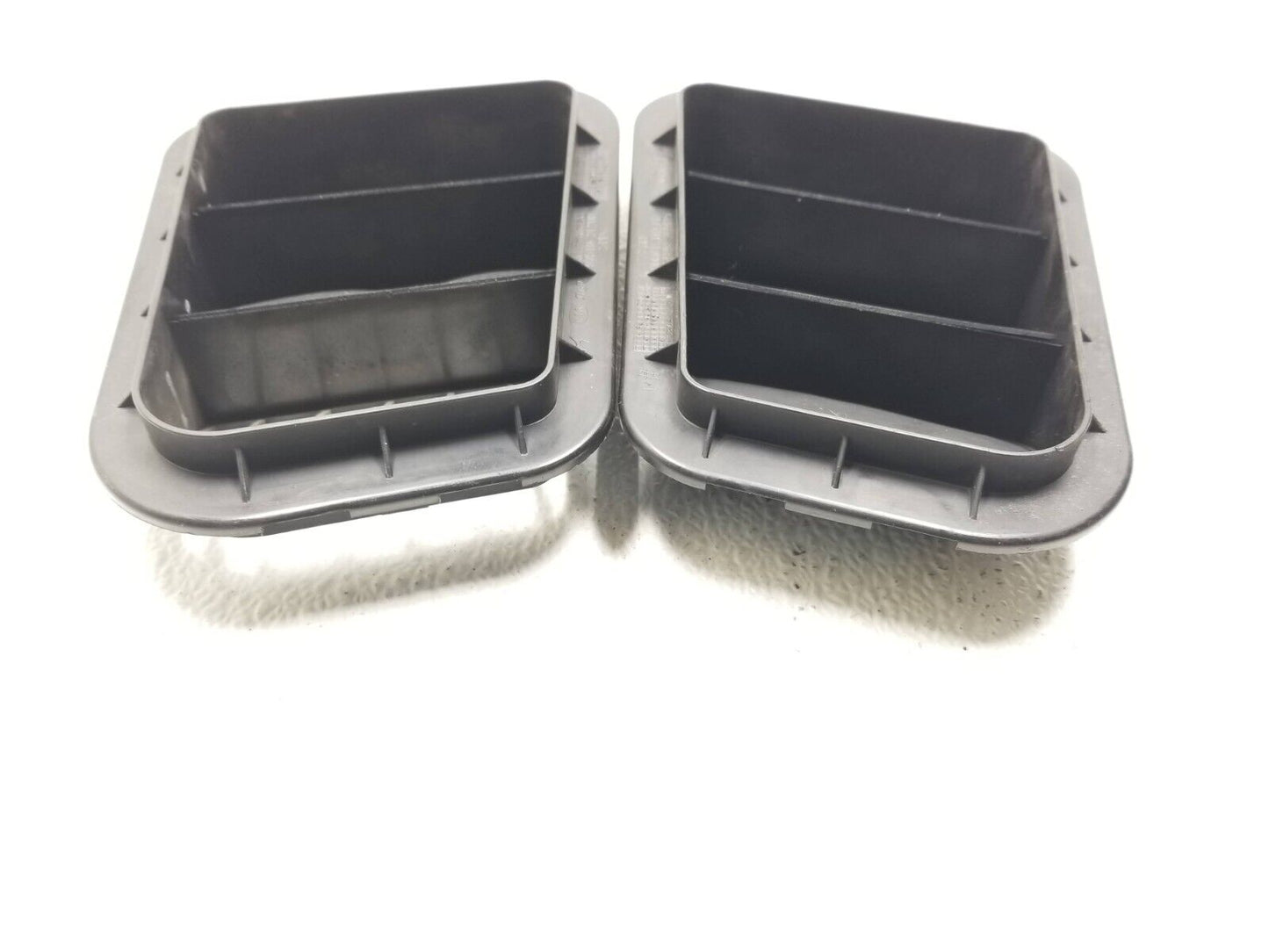 12 13 14 15 Kia Rio Quarter Panel Pressure Vent Pair OEM