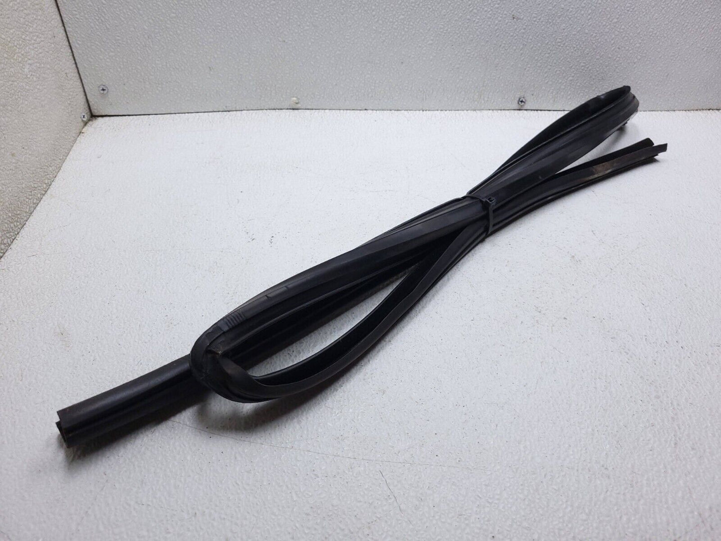 06 07 08 09 10 11 Mercedes Ml500 Door Weatherstrip Seal Rear Right Pass OEM