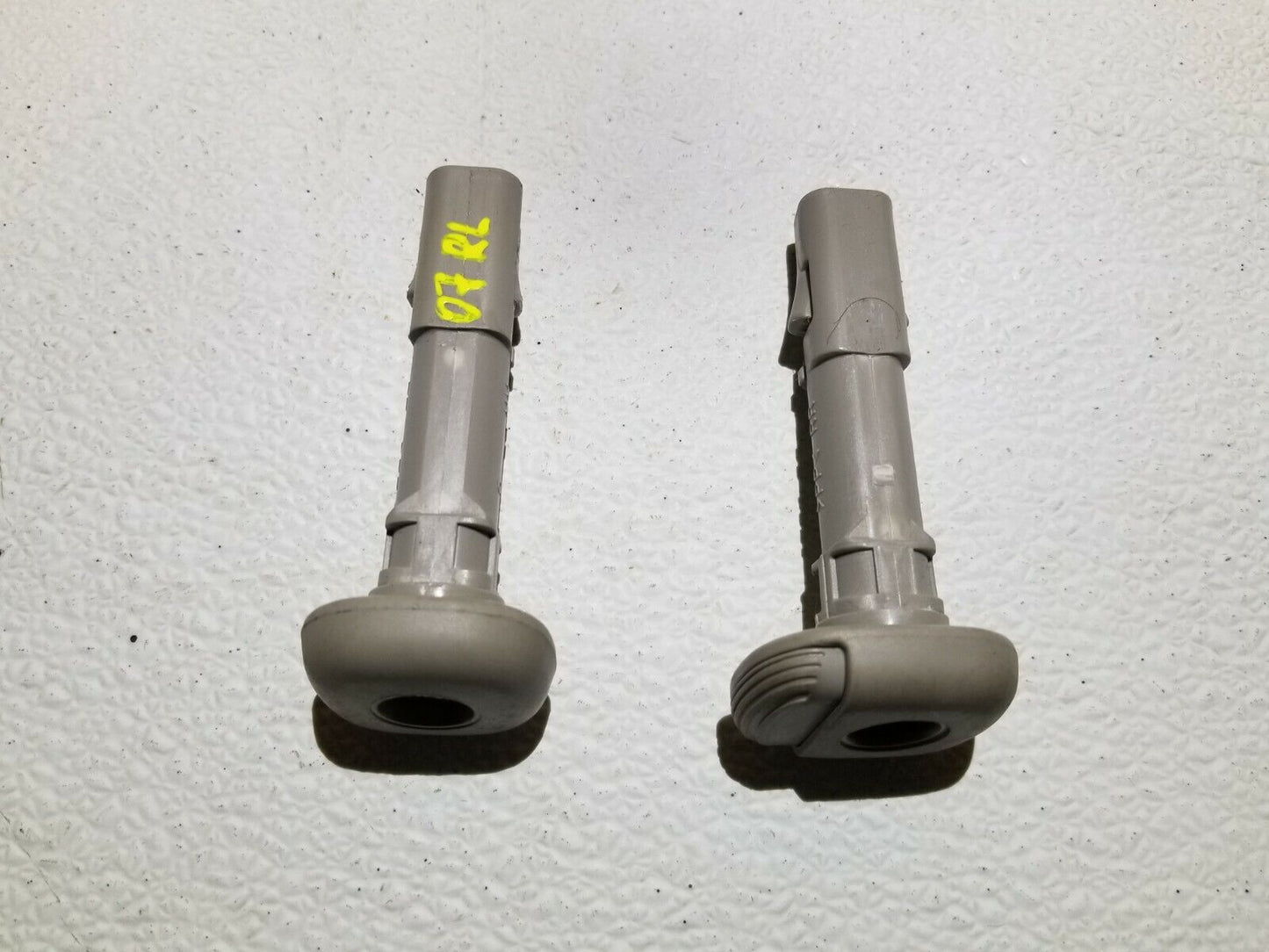 05 06 07 08 Acura Rl Front Driver Seat Headrest Guide Sleeve 2pcs OEM