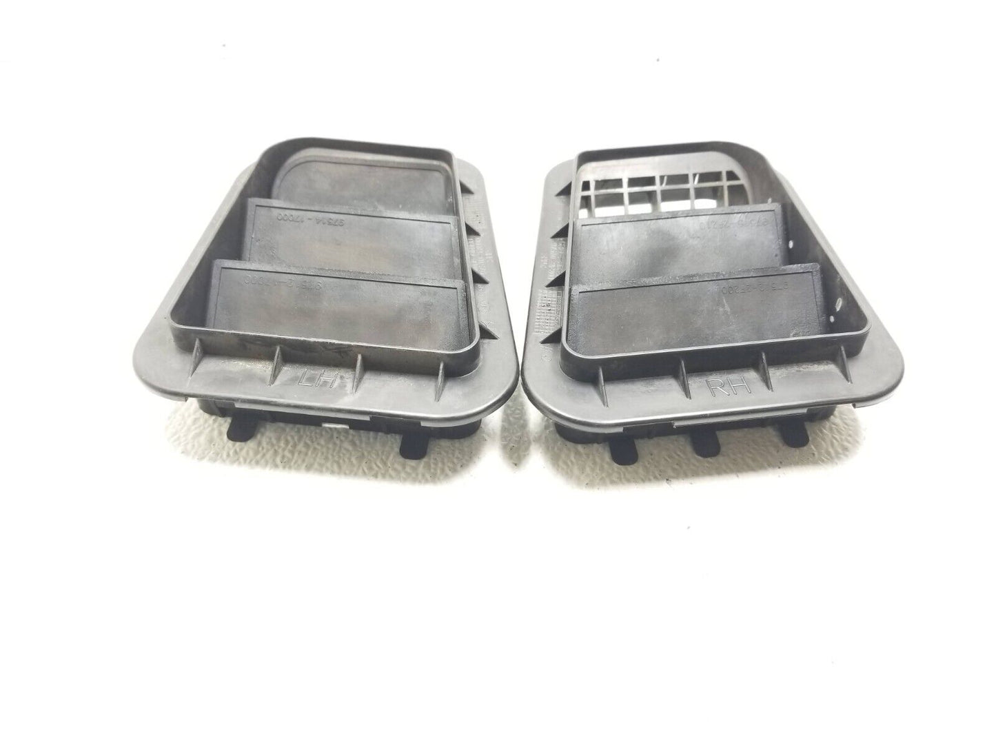 12 13 14 15 Kia Rio Quarter Panel Pressure Vent Pair OEM