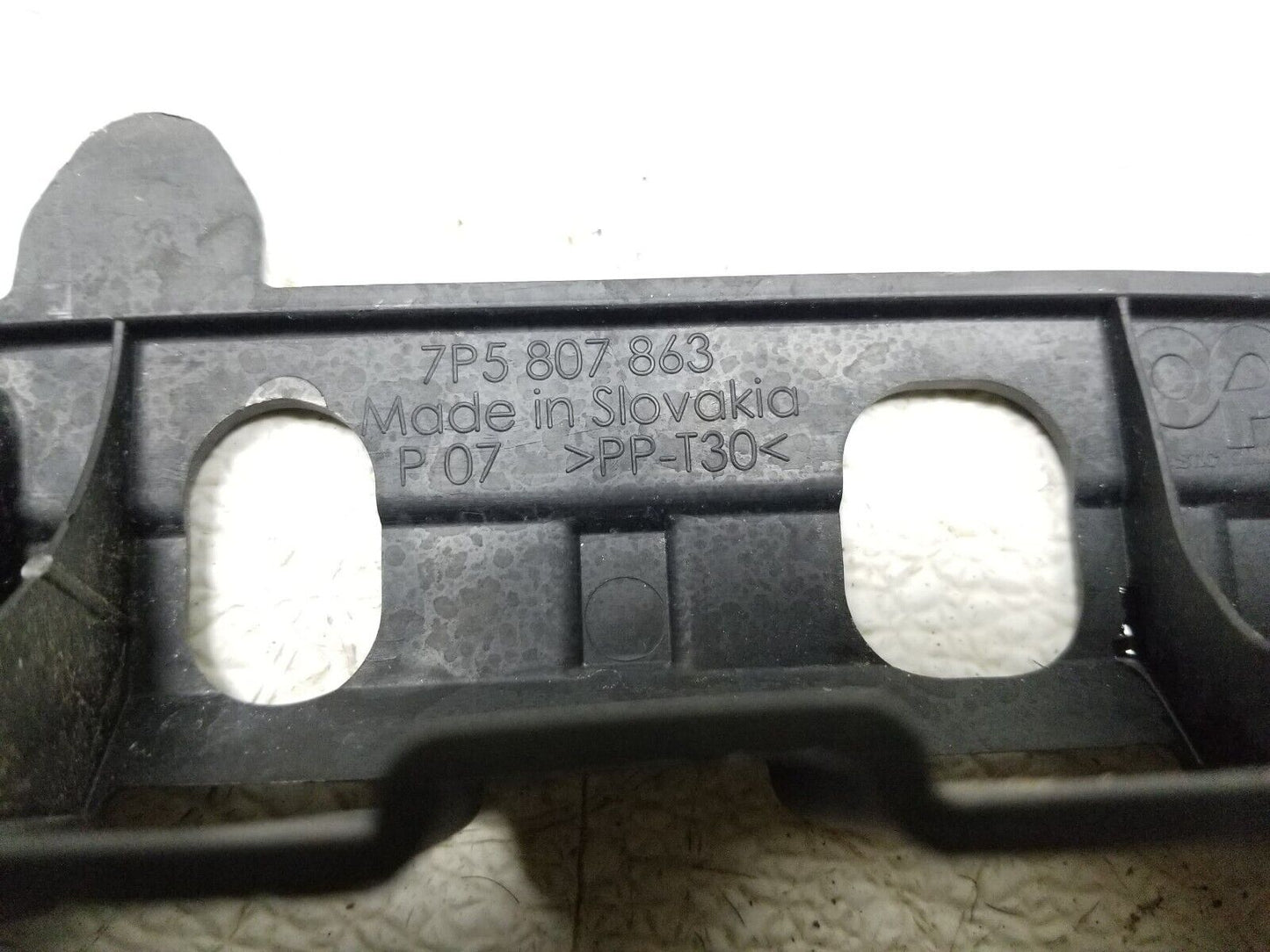 2011 - 2014 Porsche Cayenne Rear Bumper Support Bracket Center 7p5807863 OEM