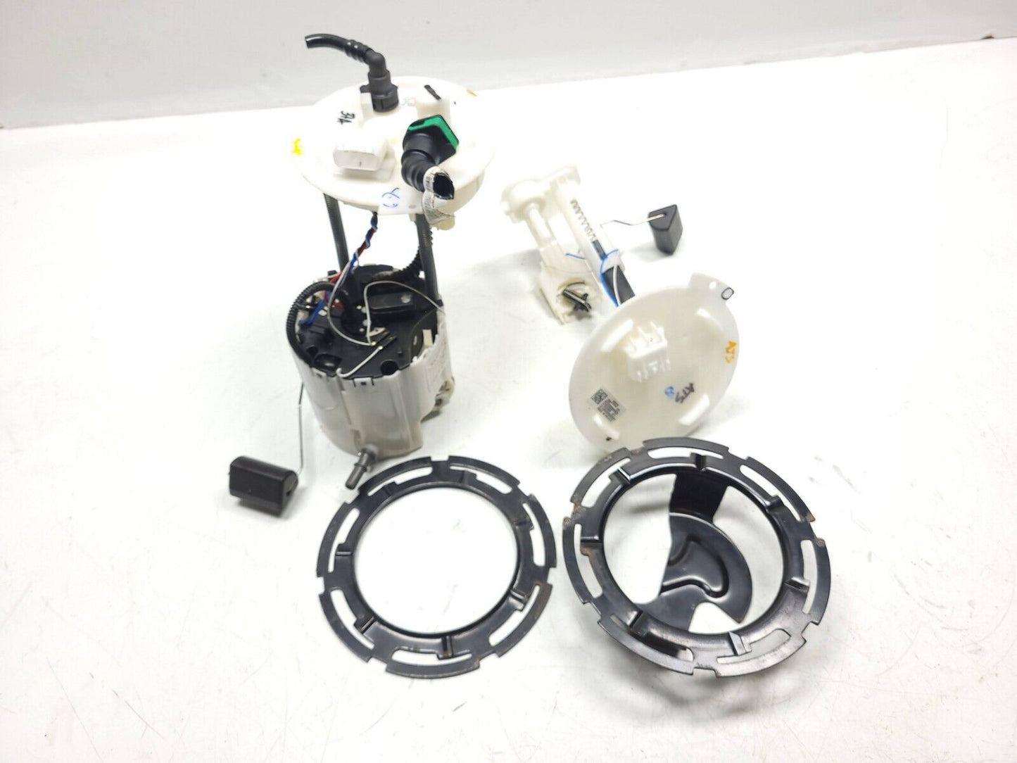 2013 - 2018 Cadillac Ats Fuel Pump & Sending Unit 2pcs OEM