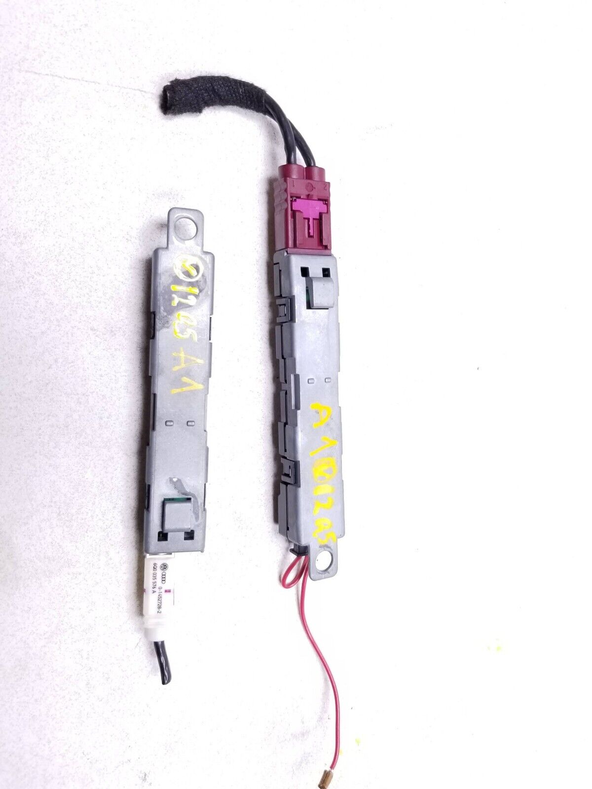 2009-2017 Audi Q5 Upper Antenna Booster 2pcs OEM