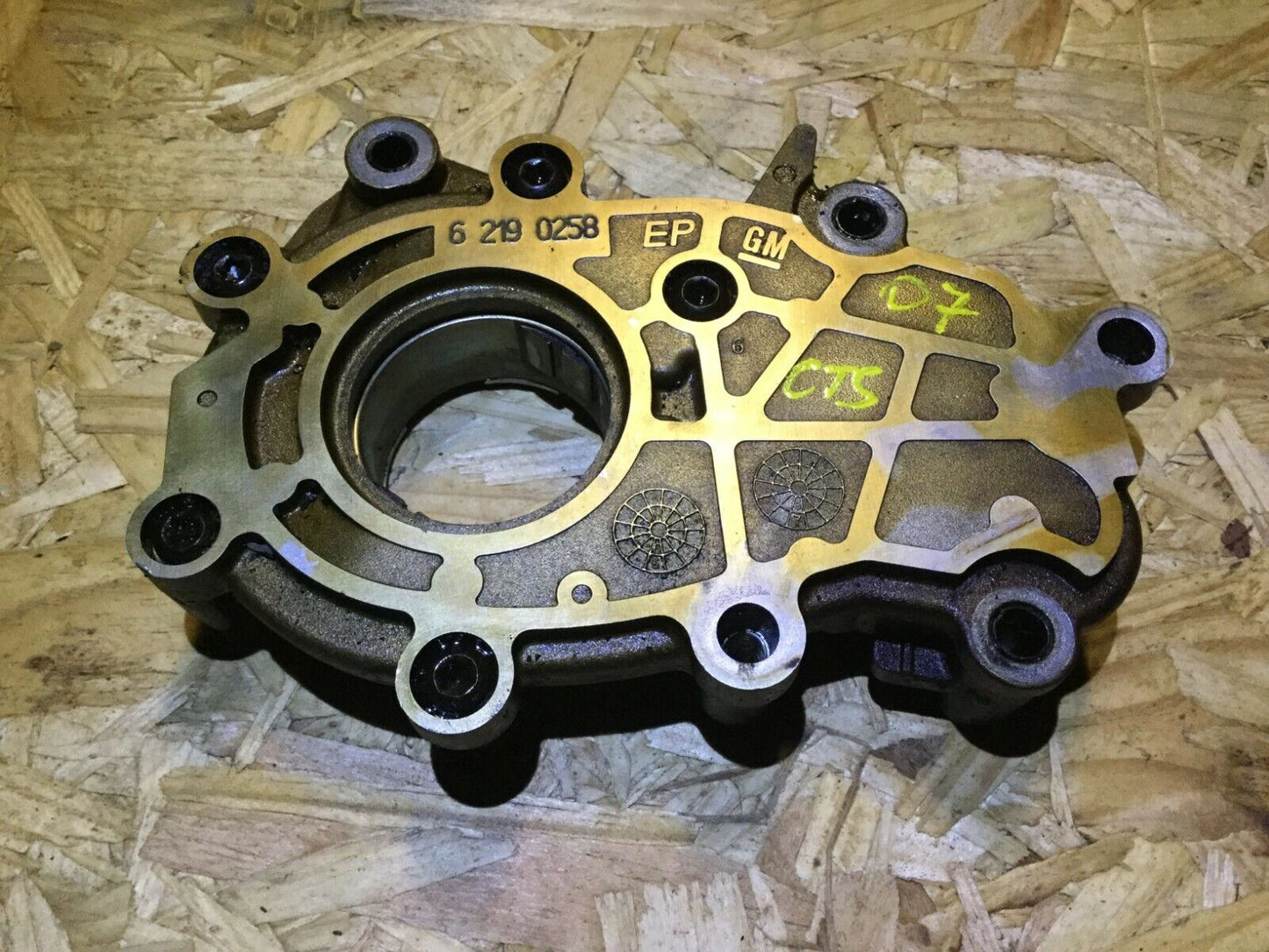 05 06 07 Cadillac CTS 2.8l Engine Oil Pump GM (12640448) OEM