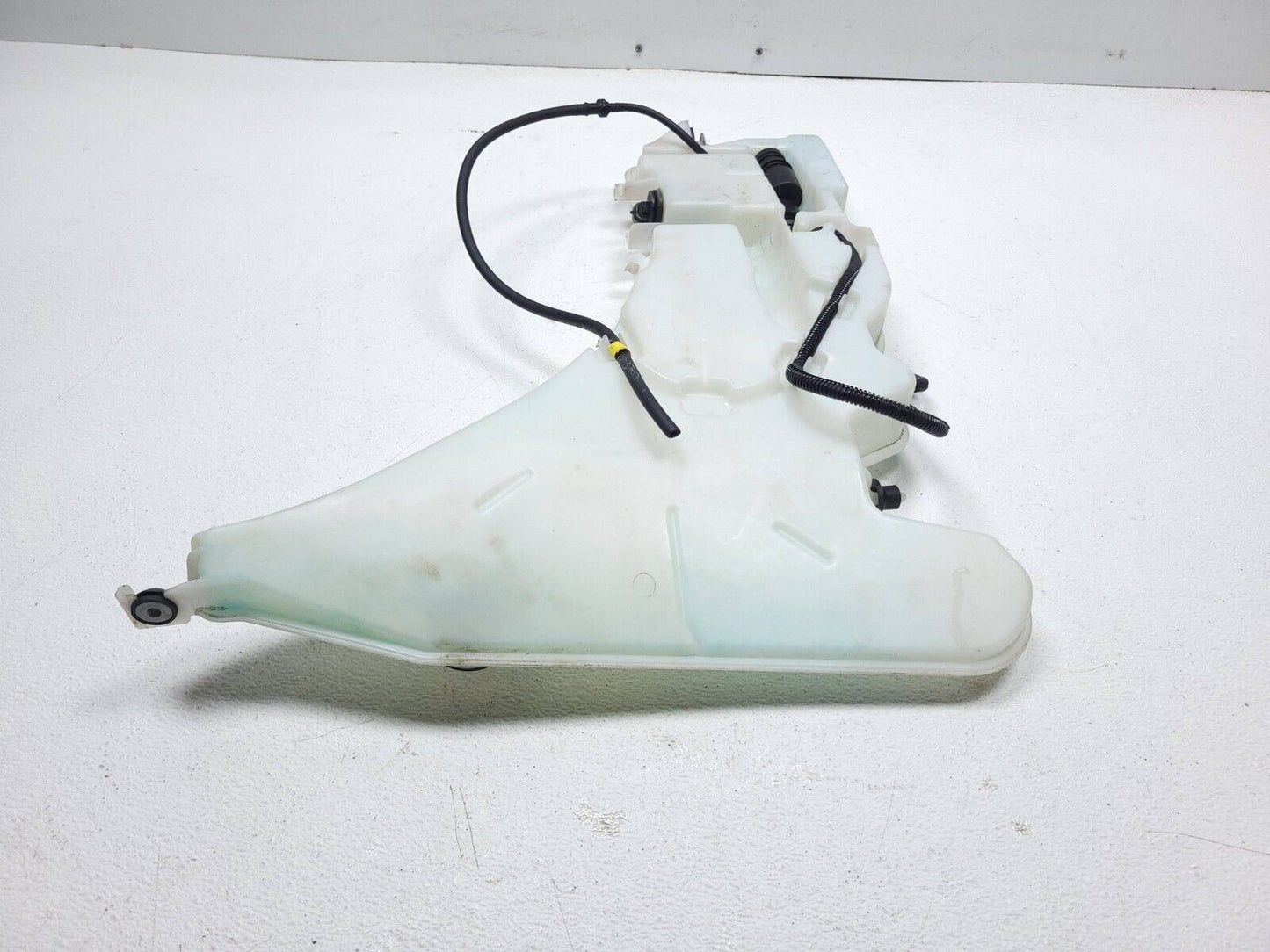 2013 - 2018 Cadillac Ats Windshield Washer Fluid Reservoir Tank 23274517 Oem✅