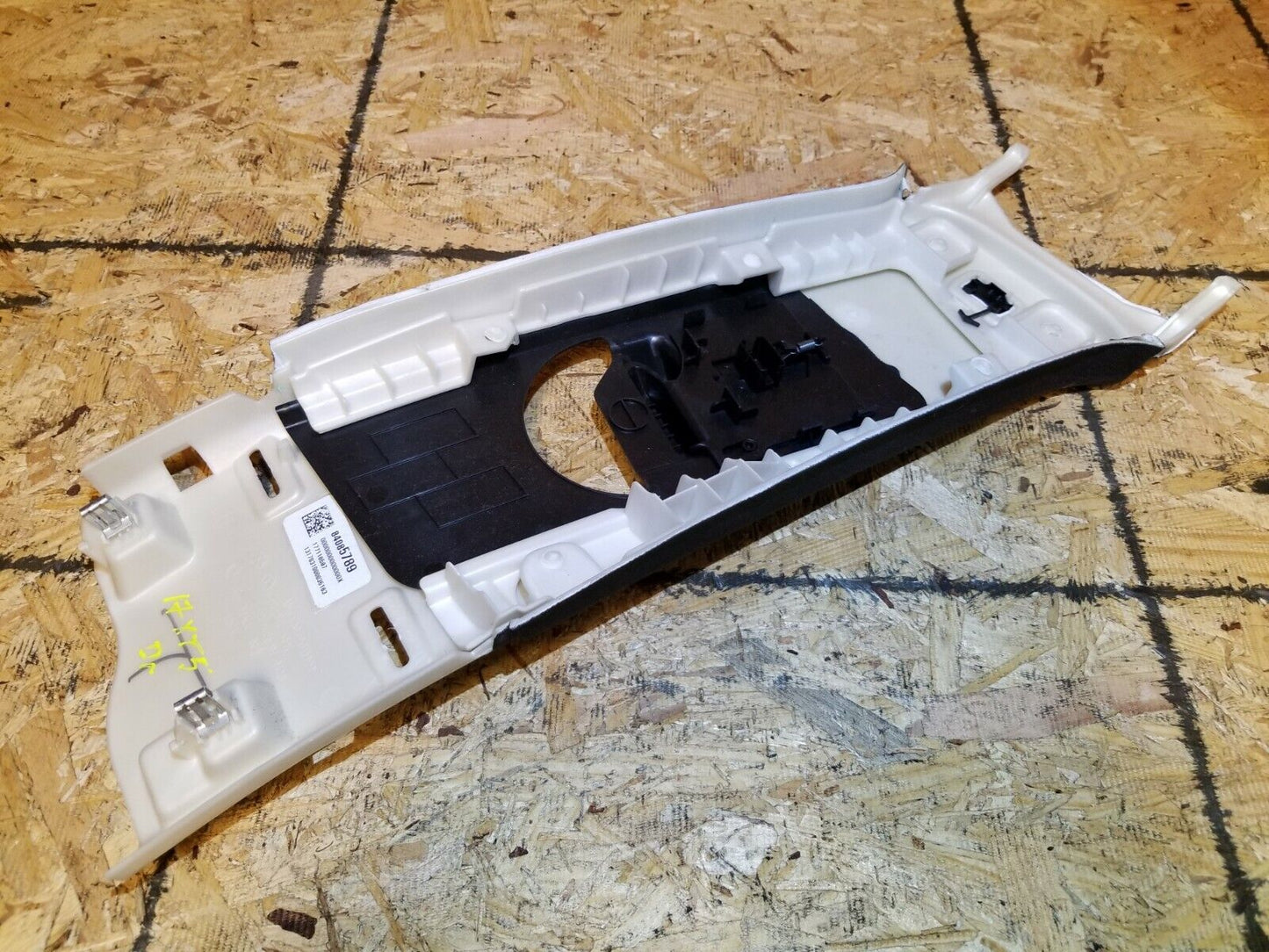 17 18 19 20 Cadillac Xt5 Upper B Pillar Trim Left Driver Side OEM 34k