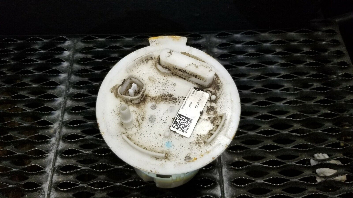 10 11 12 Lincoln MKT Fuel Gas Pump OEM