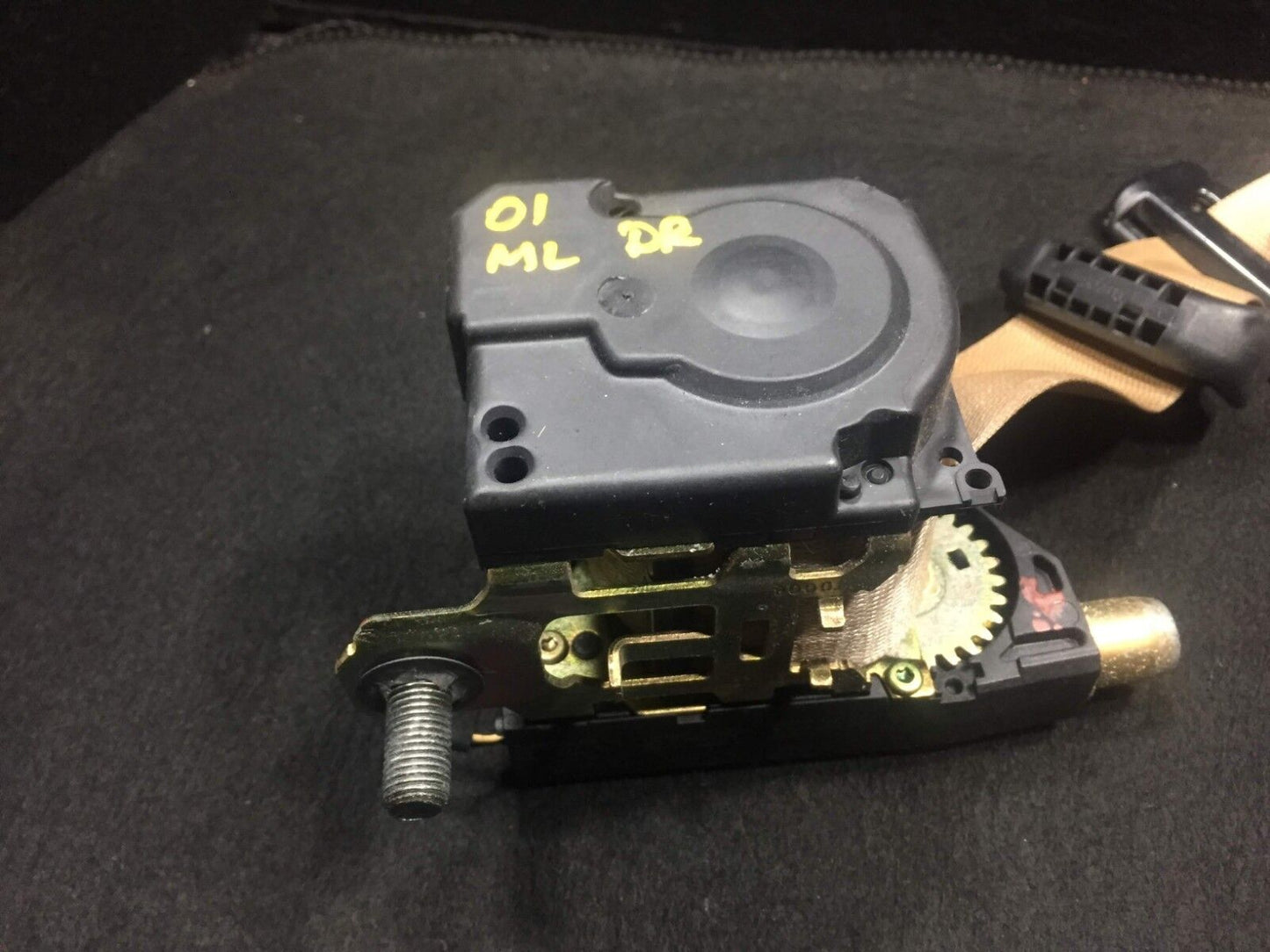 98 99 00 01 Mercedes W163 Ml320 Rear Driver Side Seat Belt Retractor OEM D34