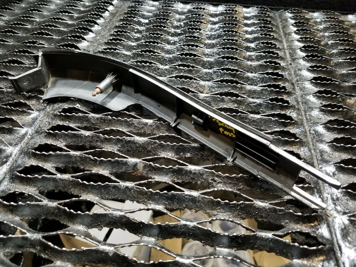 11 12 13 Kia Soul Roof End Cap Molding Right Passenger Side OEM