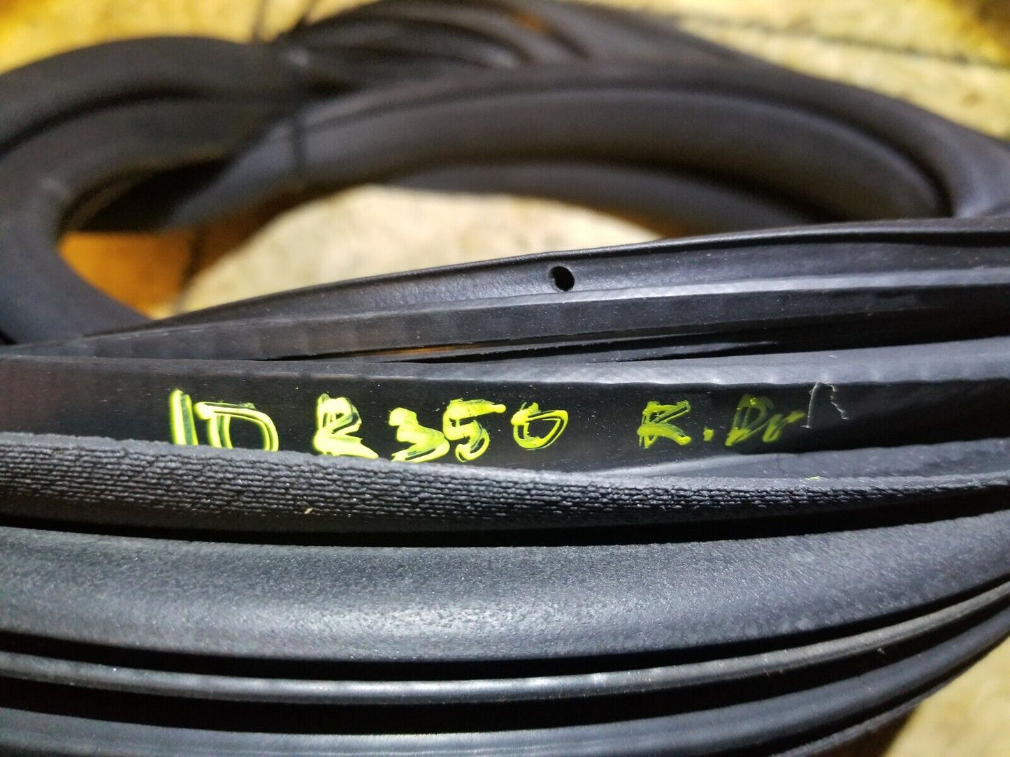 07 08 09 10 Mercedes-benz R350 Rear Left Driver Door Weatherstrip Seal OEM