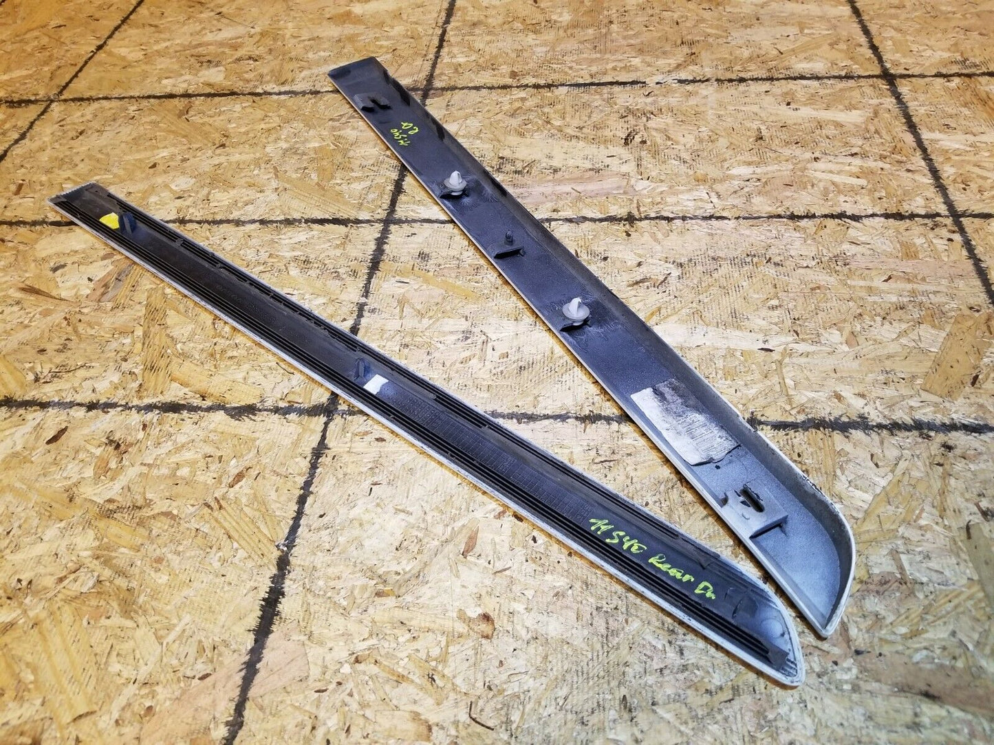 06 07 08 09 10 11 Volvo S40 Rear Left Driver Door Molding 2pcs OEM