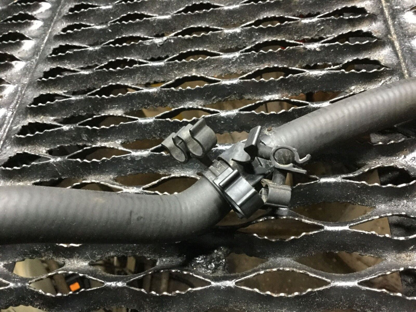 04 05 06 Porsche Cayenne 3.2l Radiator Hose Pipe Line OEM