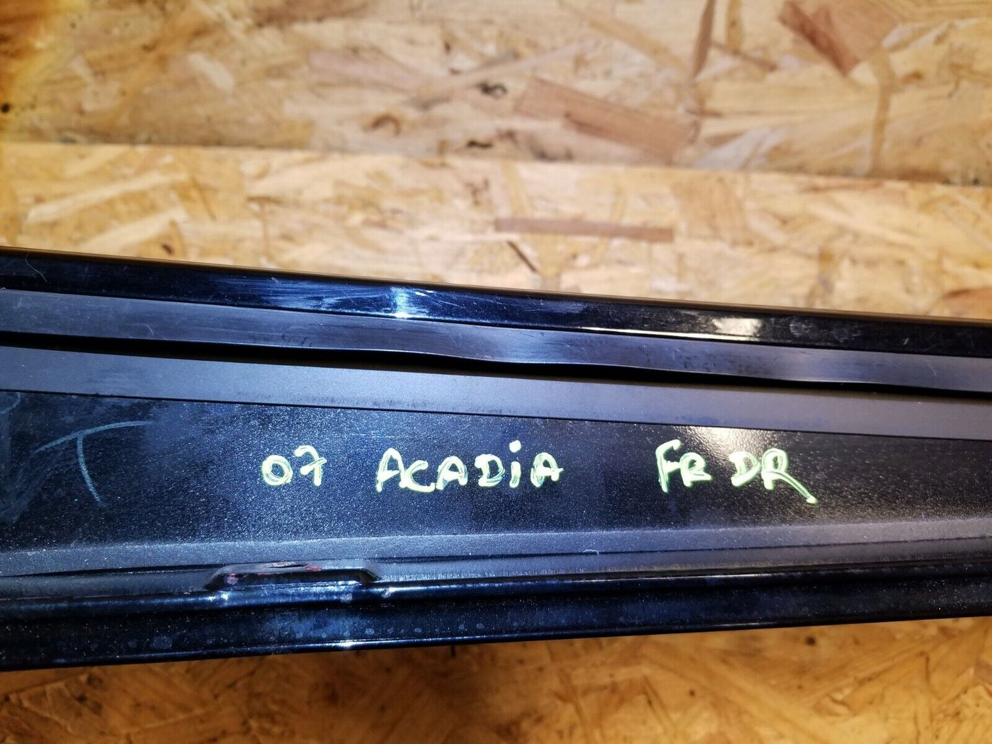 07 08 09 10 11 12 GMC Acadia Front Left Driver Side Door B Pillar Molding OEM