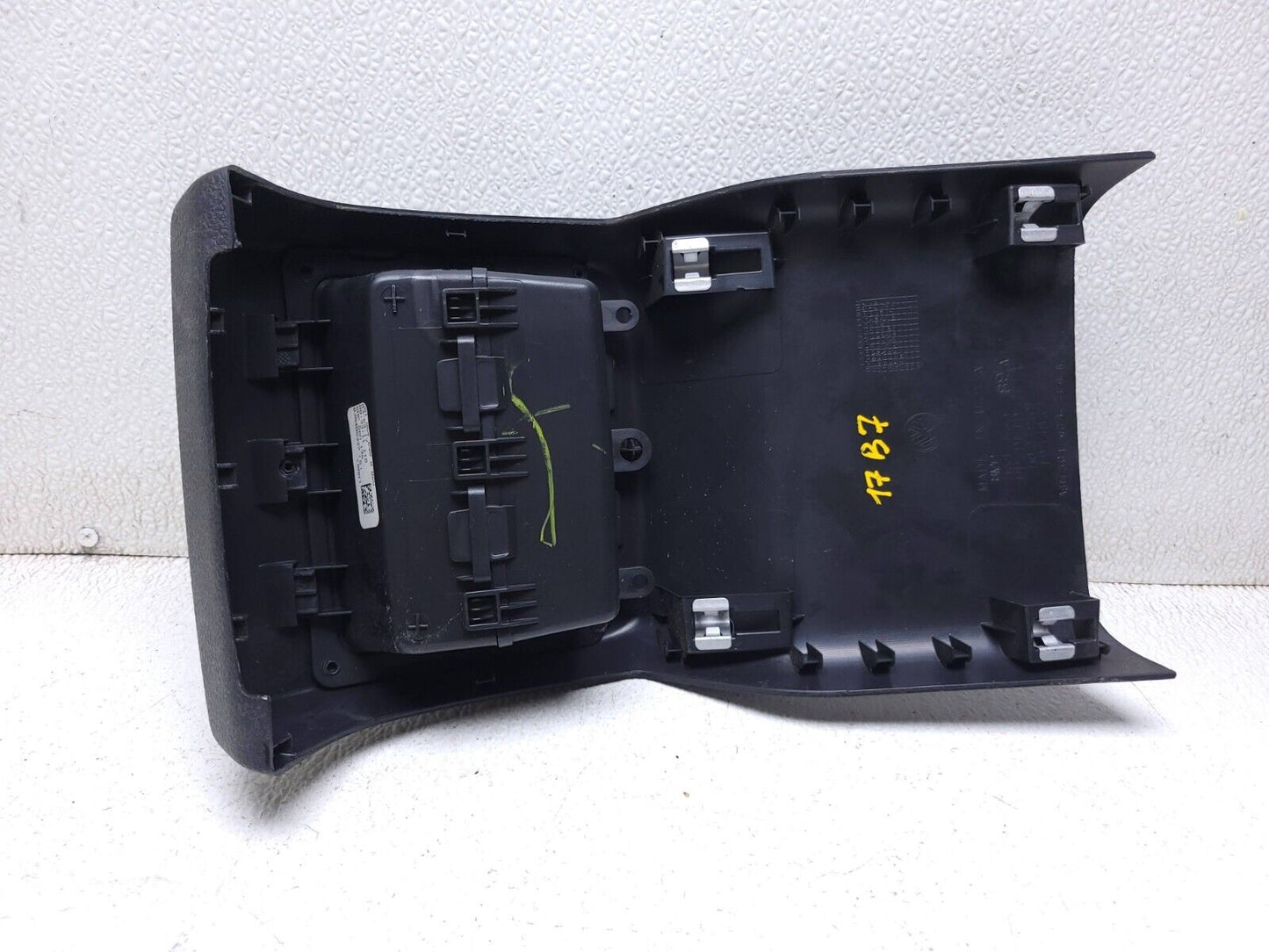 12-19 Volkswagen Passat Rear Center Console Trim Cover 561863289a OEM