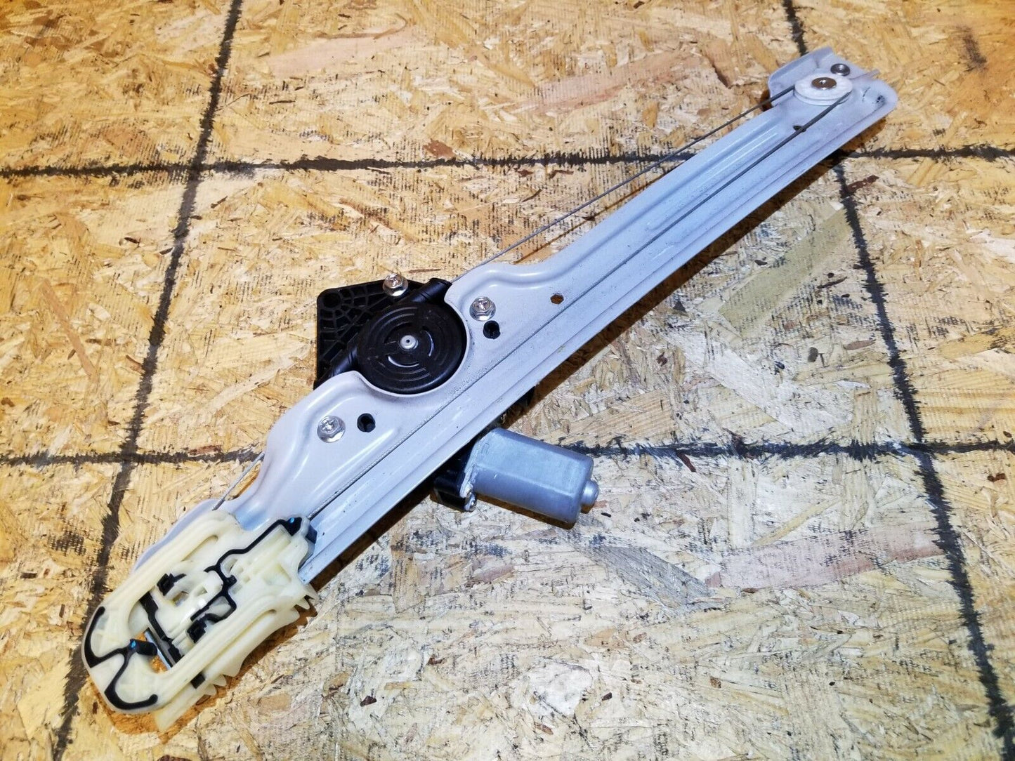17 18 19 20 Cadillac Xt5 Rear Right Pass Side Door Window Regulator & Motor OEM
