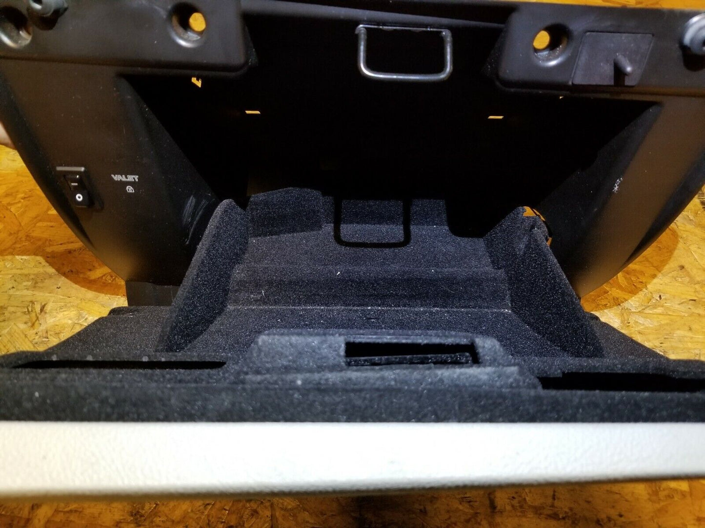 06 07 08 09 10 11 Cadillac DTS Glove Box OEM