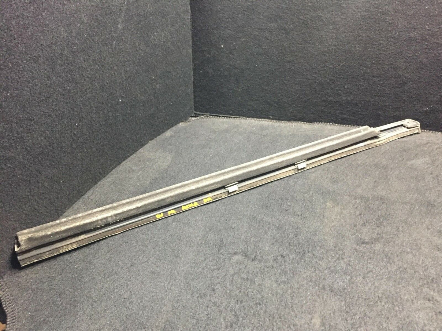 99 00 01 02 03 Mercedes W163 Rear Driver Side Door Window Glass Molding OEM D34