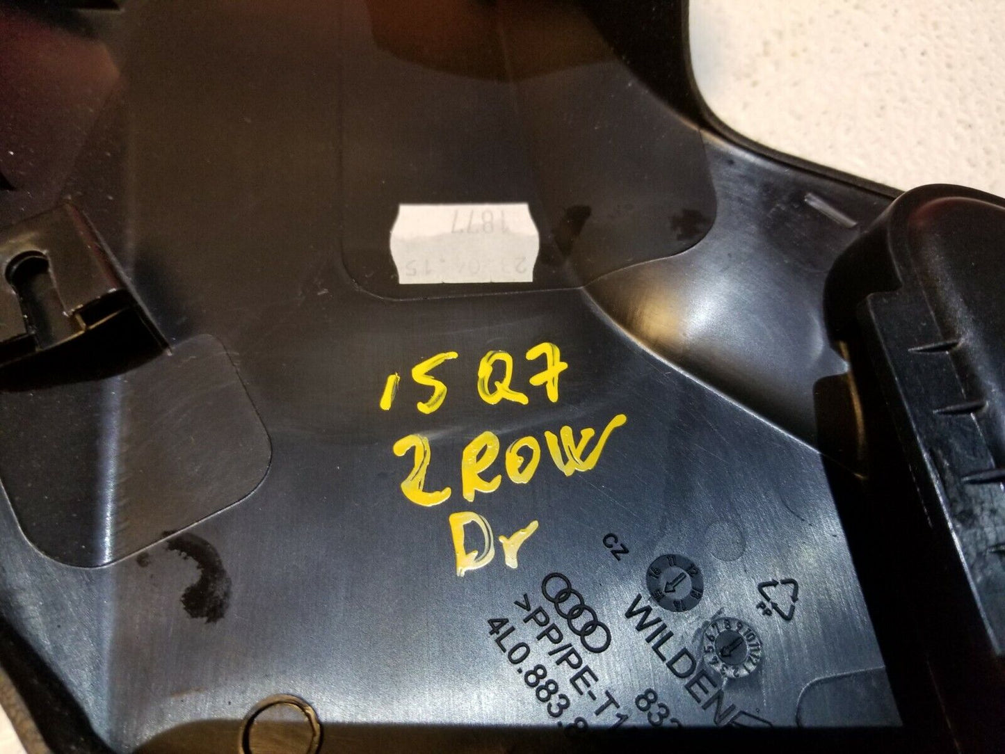 11 12 13 14 15  Audi Q7 Rear 2nd Row Seat Left Driver Side Hinge Cover OEM