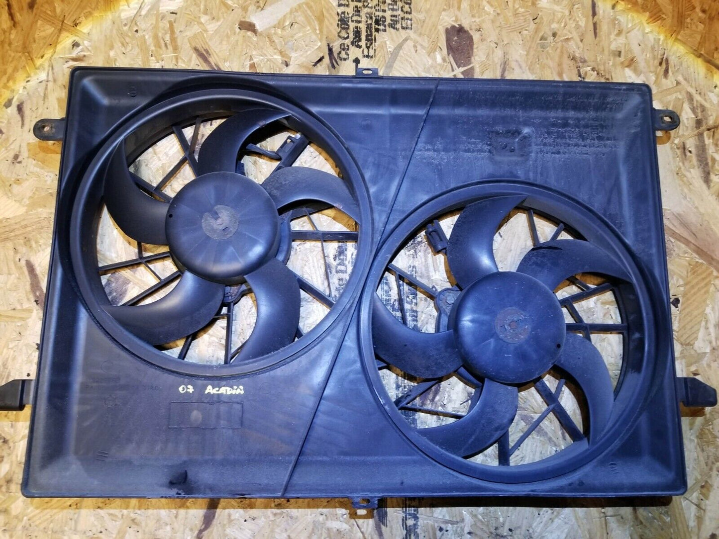 07 08 09 10 11 12 GMC Acadia Radiator Cooling Fan Motor & Shroud OEM