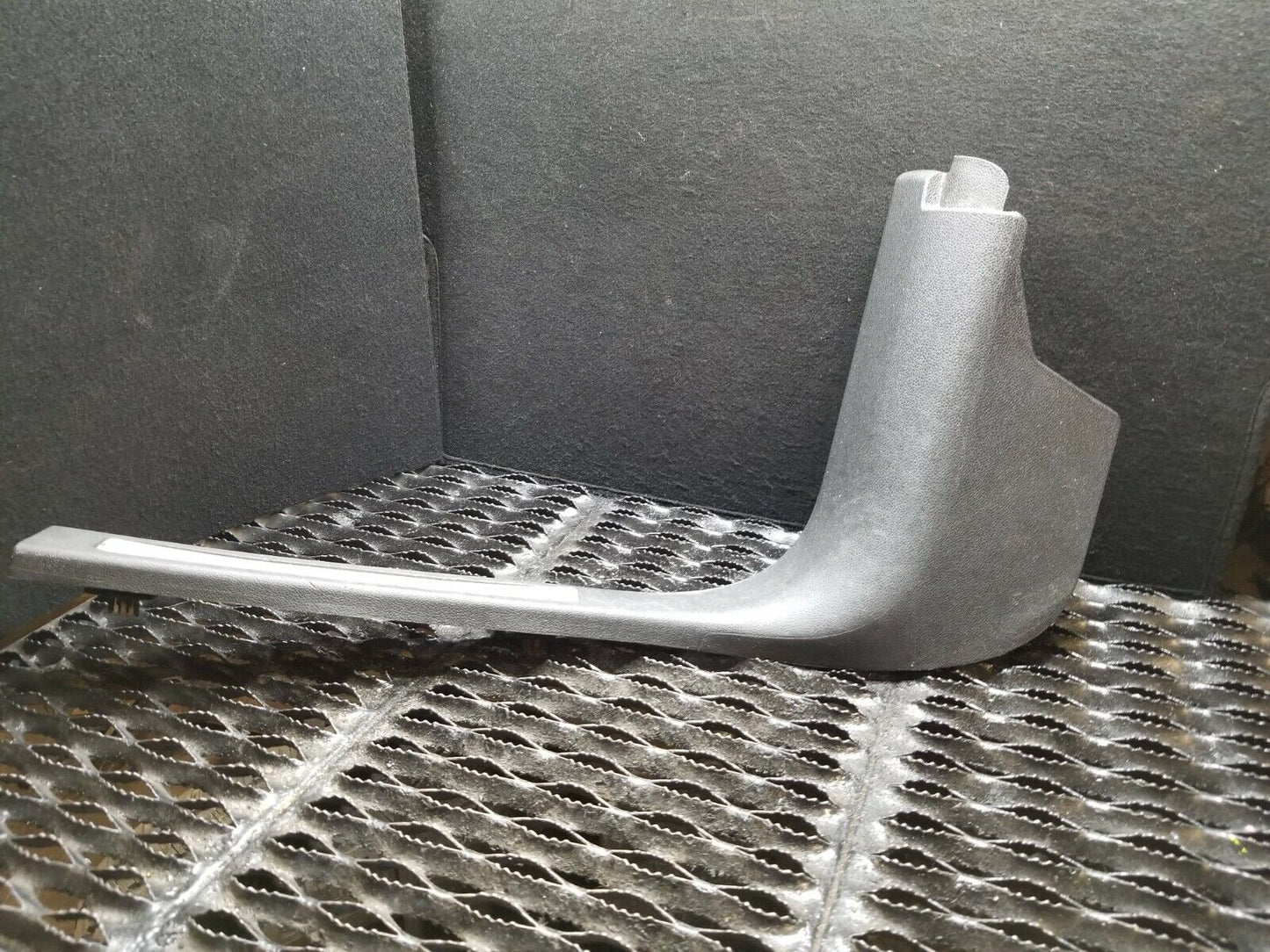 07 08 09 10 11 12 GMC Acadia Front Driver Door Sill Trim Panel Scuff Plate OEM