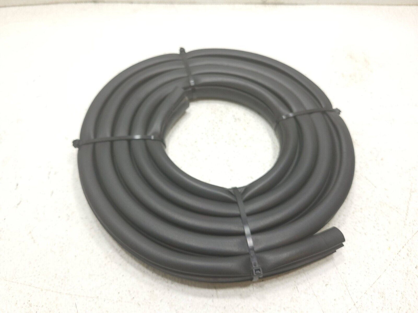 07 - 13 Suzuki Sx4 Hatchback Rear Door Weather Strip Seal Driver Side Left OEM