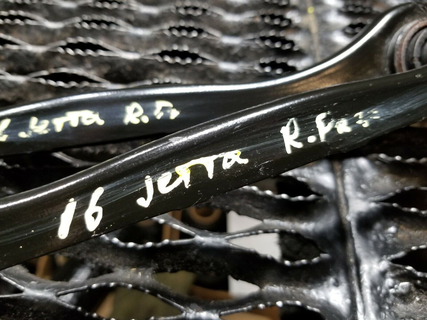 15 16 17 18 Volkswagen Jetta Rear Lower Control Arm Left & Right 2pcs OEM 30k