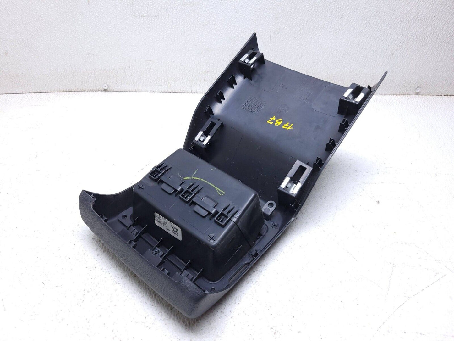 12-19 Volkswagen Passat Rear Center Console Trim Cover 561863289a OEM
