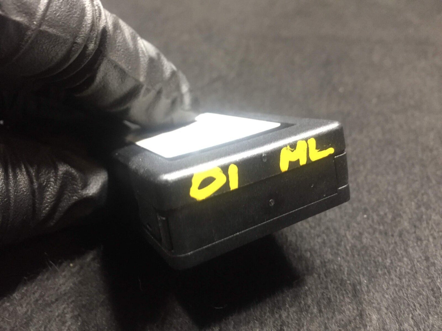 98 99 00 01 Mercedes Benz W163 Windshield Wiper Rain Sensor 1638200126 OEM D34