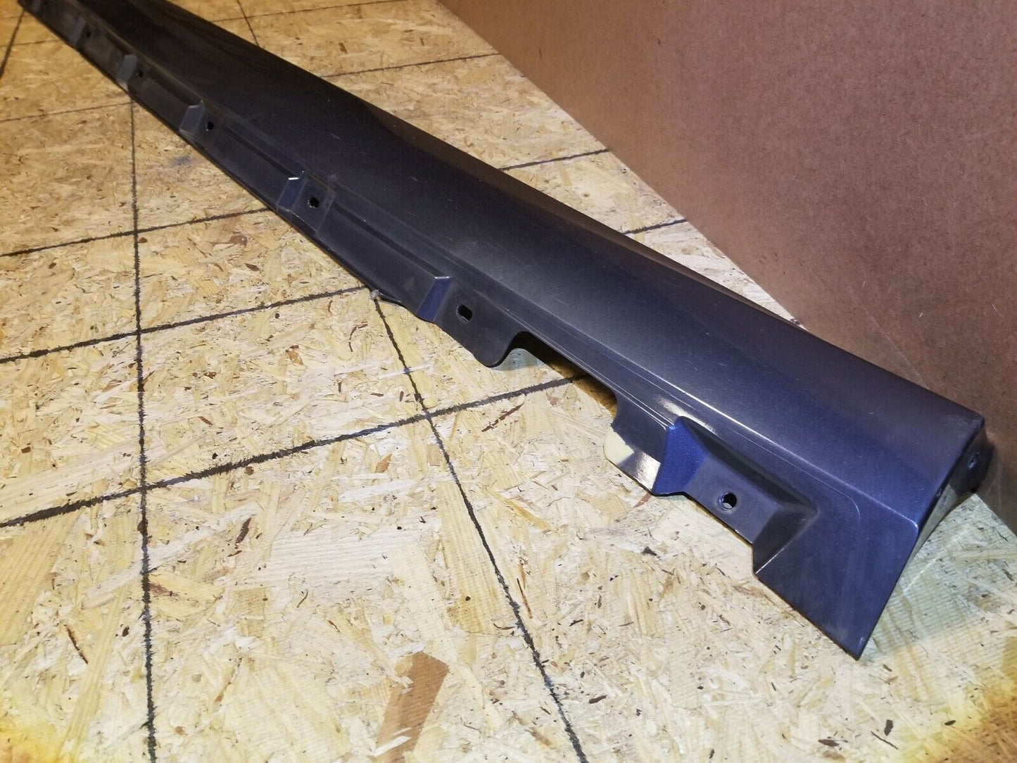 07 08 09 10 Mercedes R350 Left Driver Side Rocker Panel Skirt Molding OEM