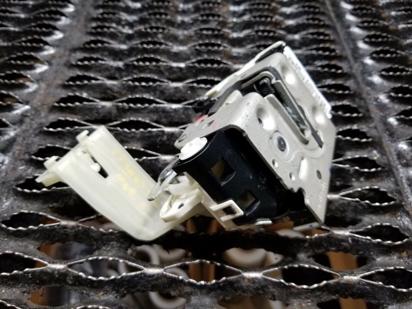 13 14 15 16 Jeep Compass Rear Right Pass Side Door Lock Latch Actuator OEM 30k
