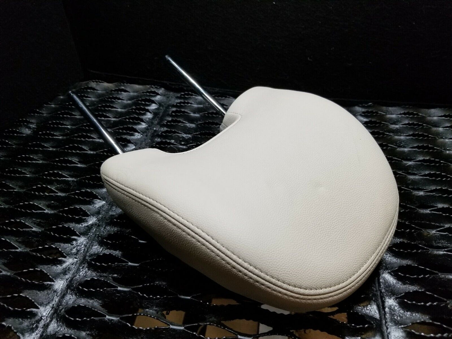 05 06 07 08 09 10 11 Volvo S40 Front Left Driver Seat Headrest Head Rest OEM