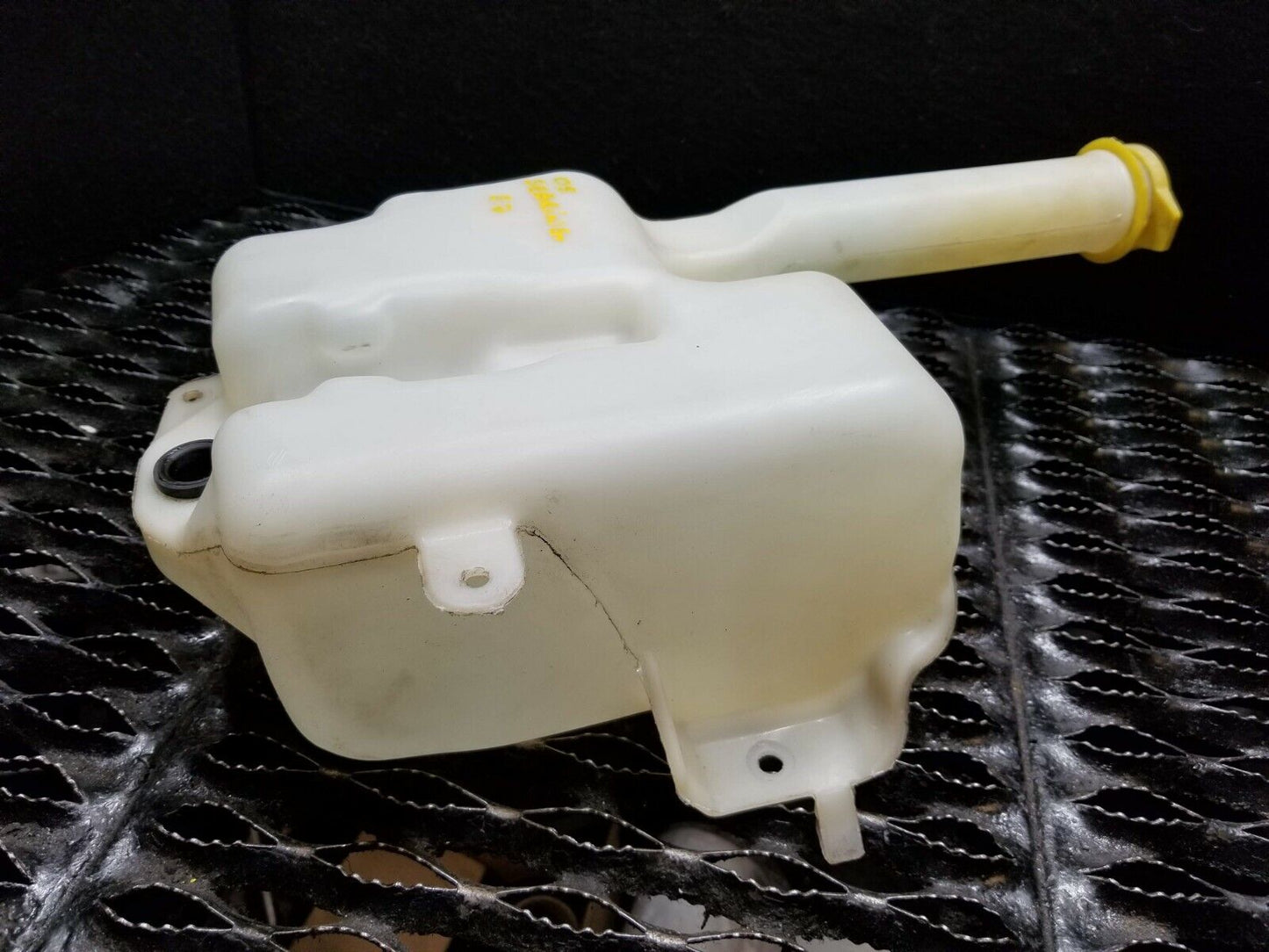 04 05 06 Chrysler Sebring Convertible Windshield Washer Tank Reservoir OEM