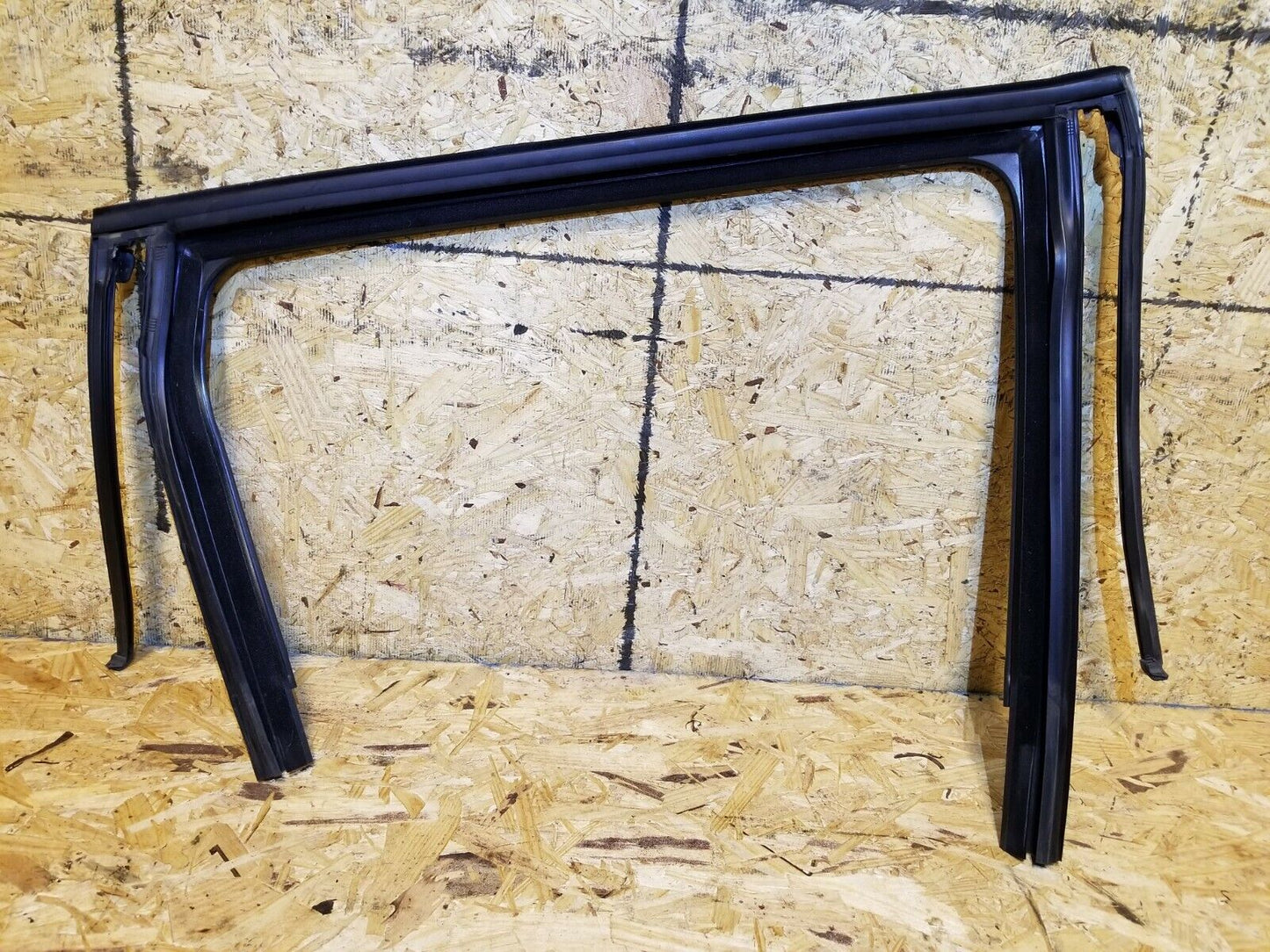 14 15 16 17 Jeep Cherokee Rear Door Glass Weatherstrip Seal Pass Side Rh OEM