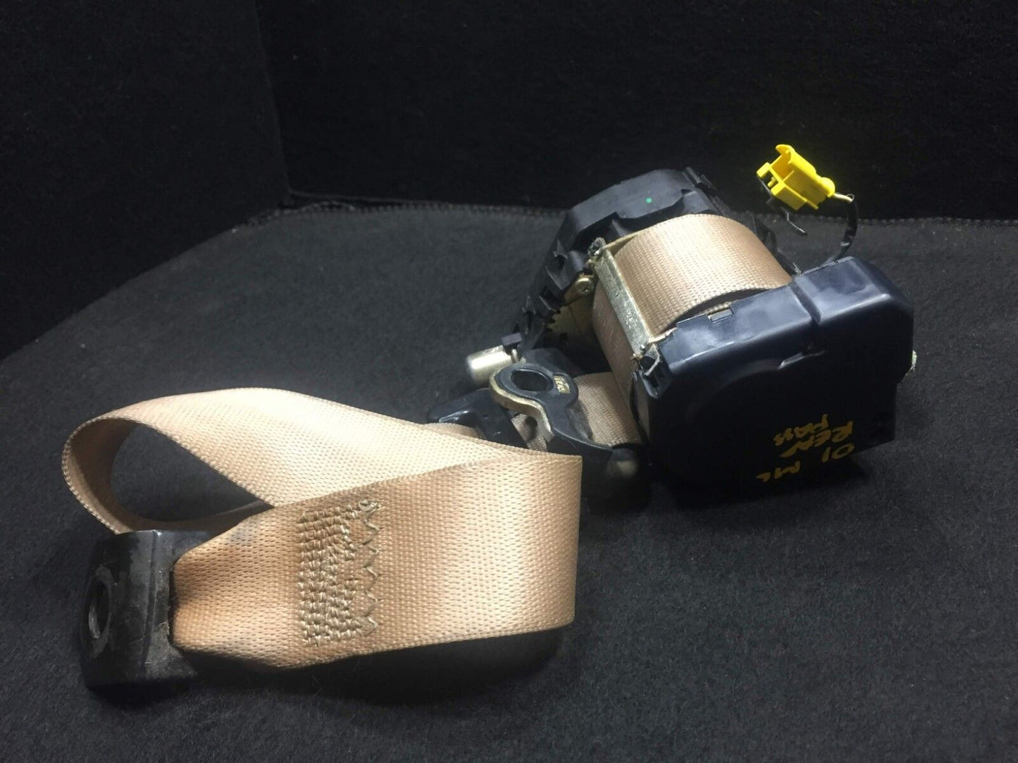 98 99 00 01 Mercedes W163 Ml320 Rear Passenger Side Seat Belt Retractor OEM D34
