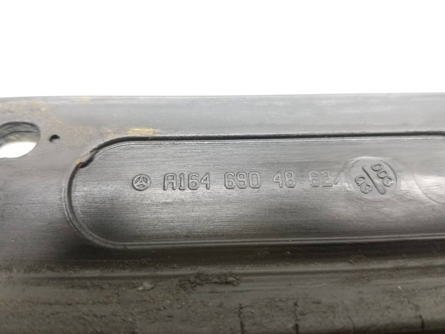 06 07 08 09 10 11 Mercedes Ml500 Door Lower Seal Molding Front Right Pass OEM