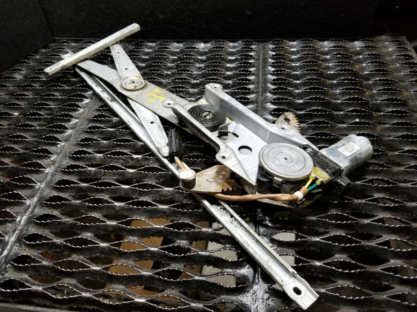 04 05 06 Chrysler Sebring Convertible Front Driver Window Motor Regulator OEM