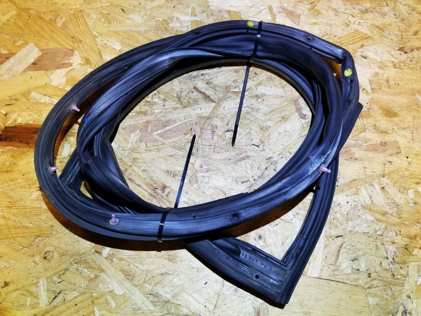07 08 09 Hyundai Tucson Rear Right Passenger Side Door Weatherstrip Seal OEM 89k