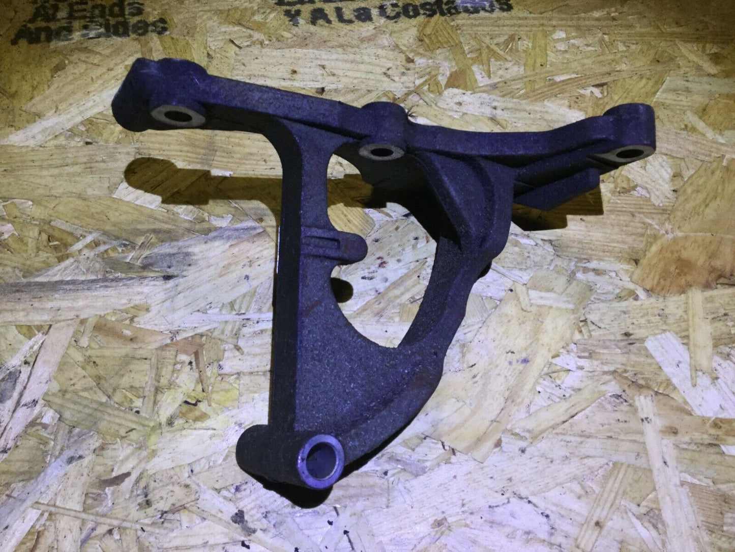 05 06 07 Cadillac CTS 2.8l A/c AC Compressor Mounting Bracket OEM