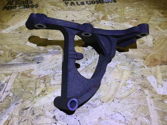 05 06 07  Cadillac CTS 2.8l A/c AC Compressor Mounting Bracket OEM