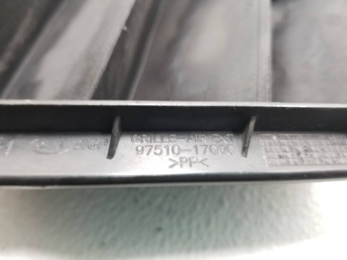 12 13 14 15 Kia Rio Quarter Panel Pressure Vent Pair OEM