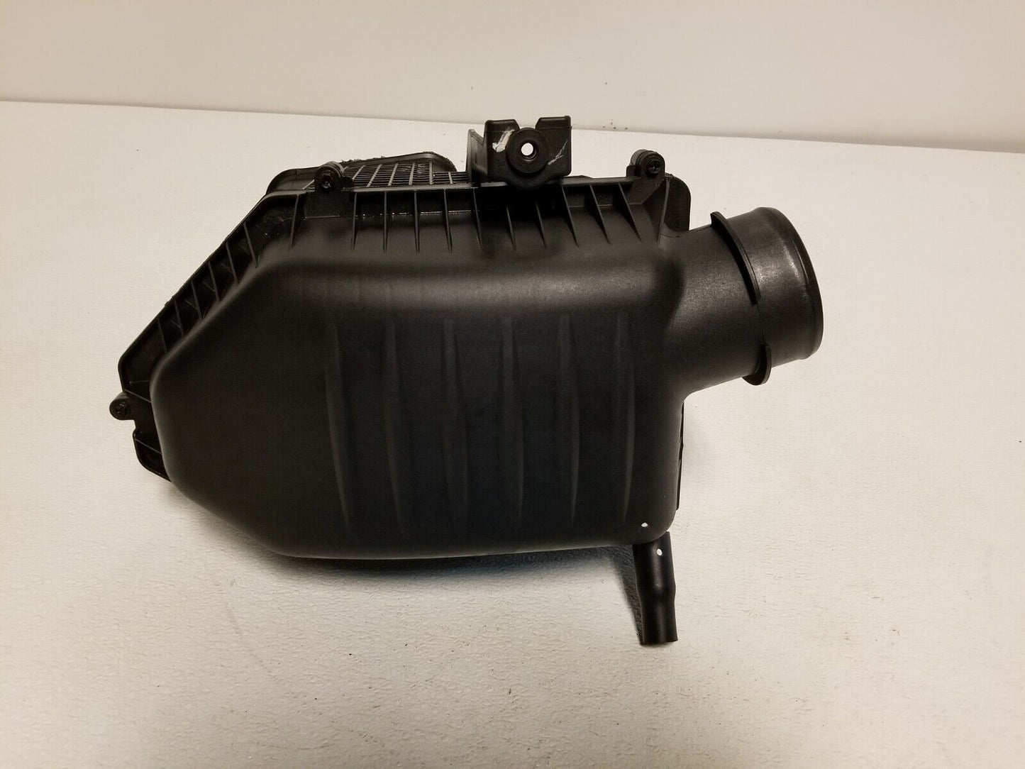 11 12 13 14 Dodge Charger 3.6l Air Cleaner Filter Box OEM 92k