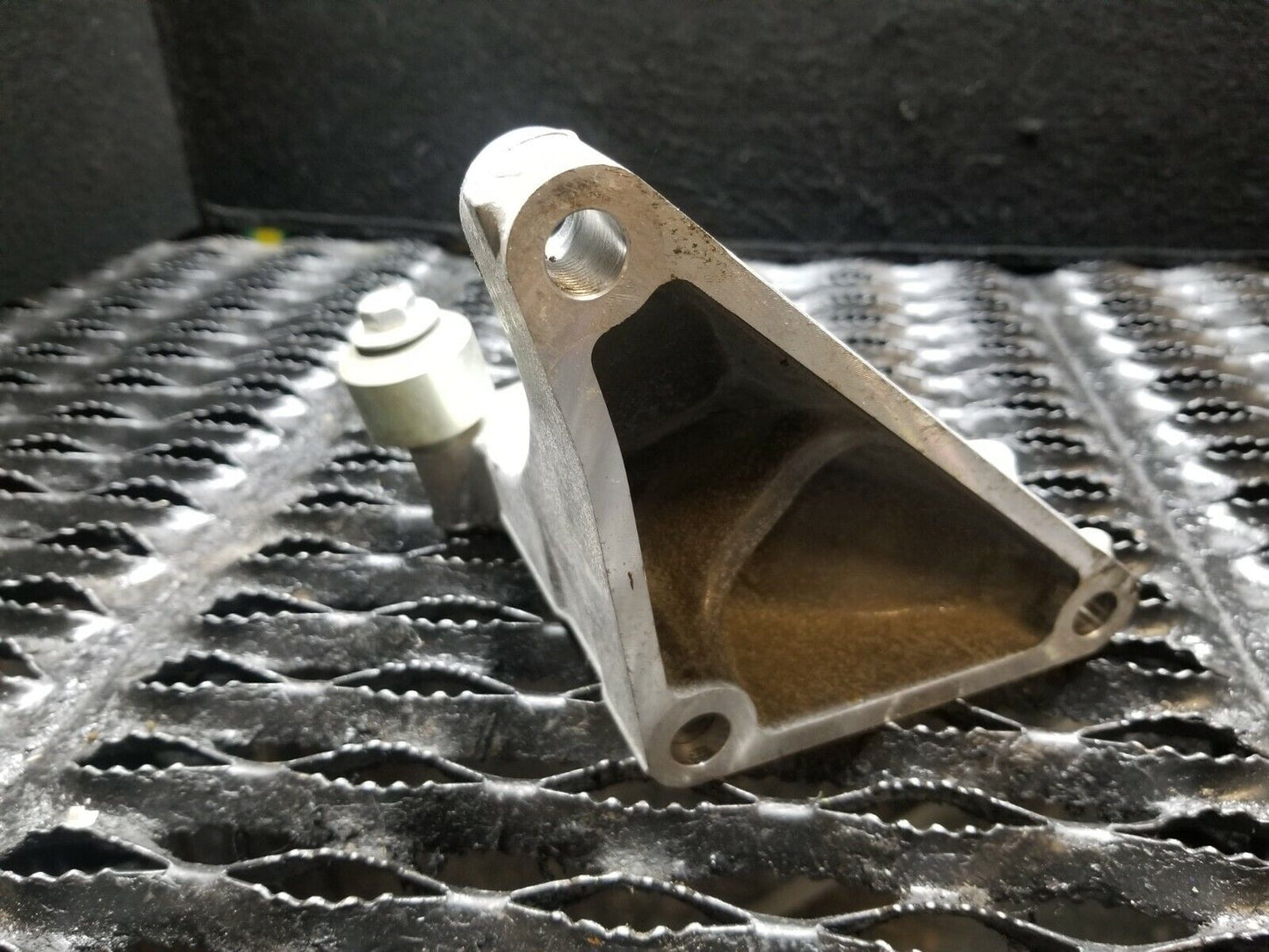 15 16 17 Subaru Legacy 2.5l Engine Mount Bracket Right Pass Side OEM 10k